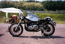 Norton von links